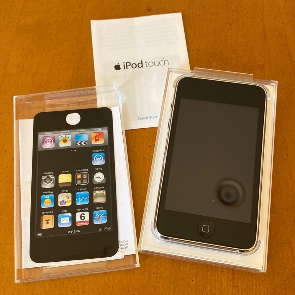 2nd Generation iPod touch!📱🎶 8GB No charger.